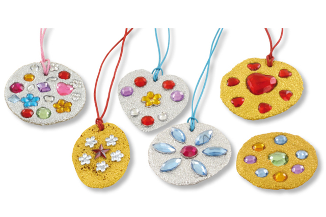 Kit 12 médaillons dorés ou argentés - Bijoux et porte-clés à fabriquer pour la fête des Mères - 10doigts.fr
