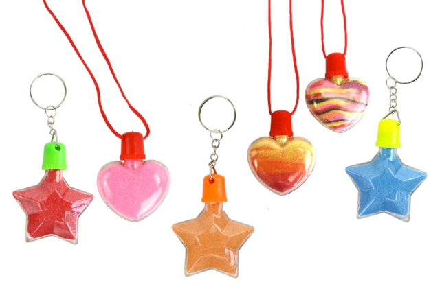 Kit 3 porte clefs et 3 pendentifs à remplir + 12 tubes de sable - Porte-clés - 10doigts.fr