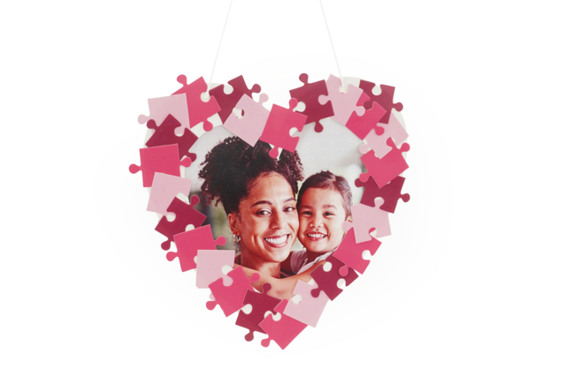 Kit 4 cadres cœur puzzle  - Kits créatifs Fête des Mères : des coffrets tout-en-un pour fabriquer vos cadeaux pour maman - 10doigts.fr