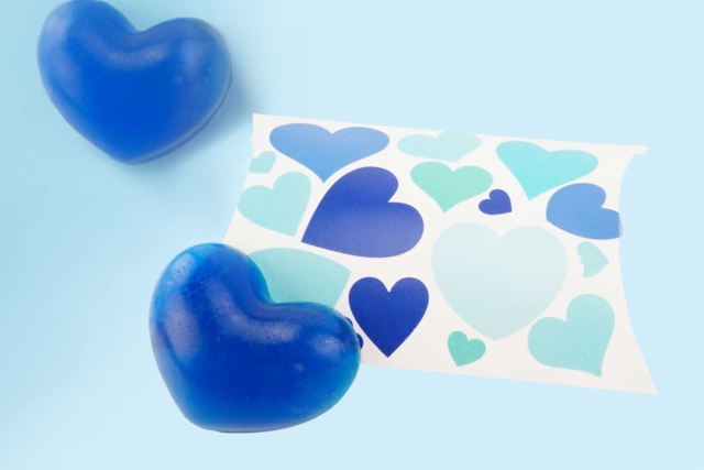 Kit activité savons bleus fête des pères - Bases de savon - 10doigts.fr