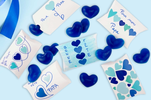 Kit activité savons bleus papa - Bases de savon - 10doigts.fr