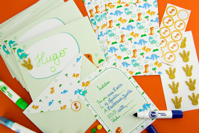 kit anniversaire dino - Invitations d'anniversaire - 10doigts.fr