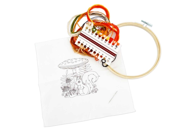 Kit broderie avec cercle en bois automne - Tambours et toiles à broder - 10doigts.fr
