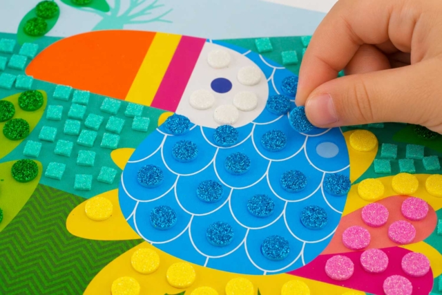 kit mosaiques paillettes toucan - Les nouveautés 2026 - 10doigts.fr