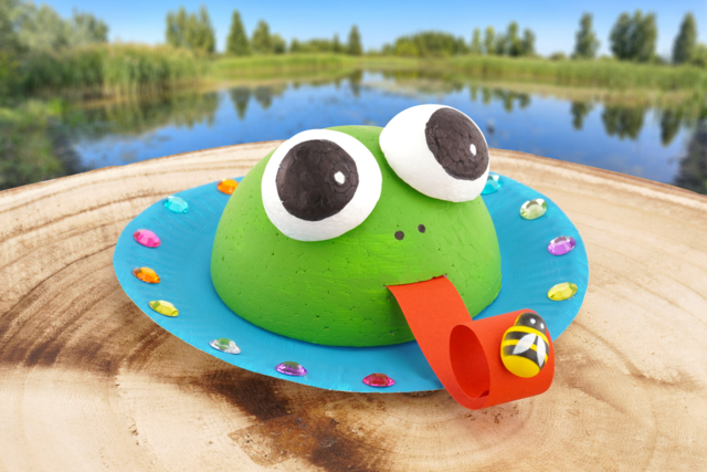 La grenouille sort de l'eau - Déco en bois peint - 10doigts.fr