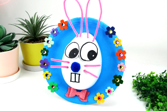 Lapin de Pâques 3D dans une assiette - Strass : apportez de l'éclat à toutes vos créations - 10doigts.fr