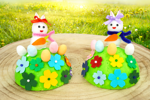 Lapin de Pâques cachant ses œufs - Accessoires décoratifs de Pâques - 10doigts.fr