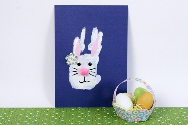 Lapin de Pâques empreinte de main - Pompons pour bricolage créatif - 10doigts.fr