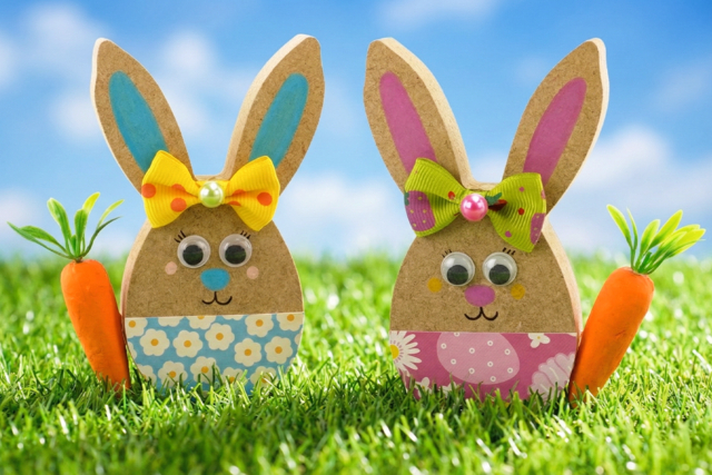 Lapin de Pâques en bois - Accessoires décoratifs de Pâques - 10doigts.fr