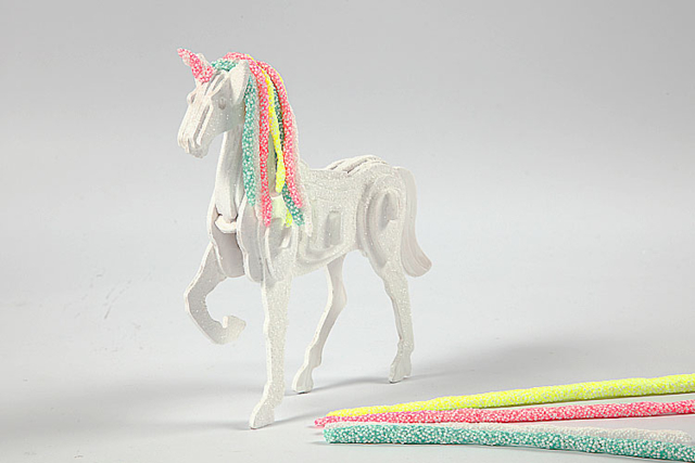 licorne en bois et pate à modeler - Maquettes en bois - 10doigts.fr