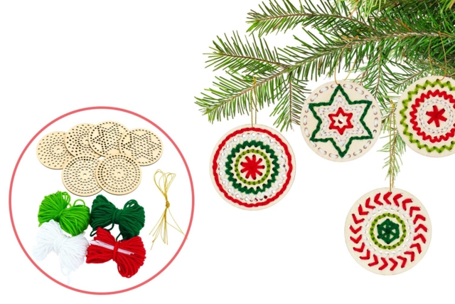 mandala en bois à tisser - Boules de Noël DIY - 10doigts.fr