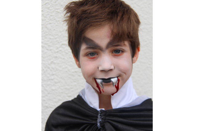 maquillage vampire garçon - Maquillage créatif pour enfants - 10doigts.fr