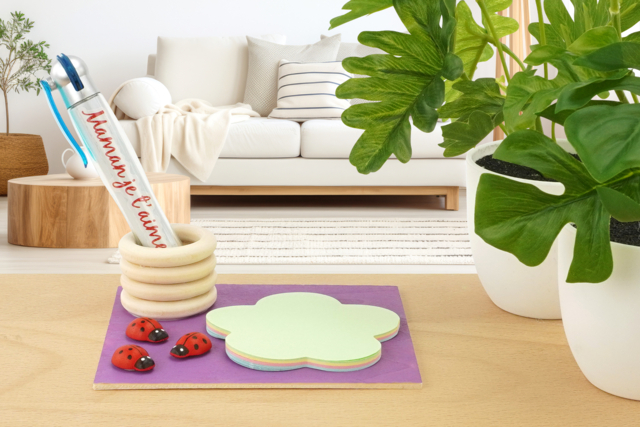 Mémo et porte stylo - Déco en bois peint - 10doigts.fr