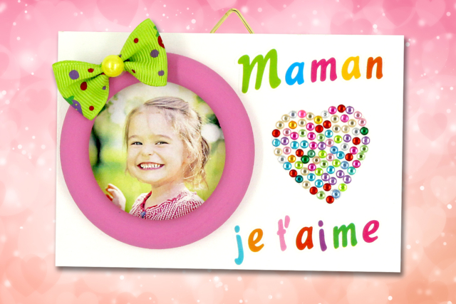 Mini cadre "Maman je t'aime" - Gommettes Fête des parents : personnaliser vos cadeaux avec amour - 10doigts.fr