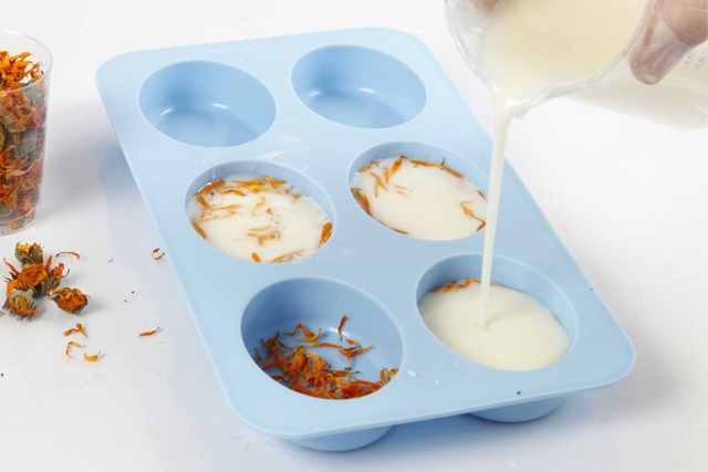 moule silicone savon ovale - Moules et accessoires savon - 10doigts.fr
