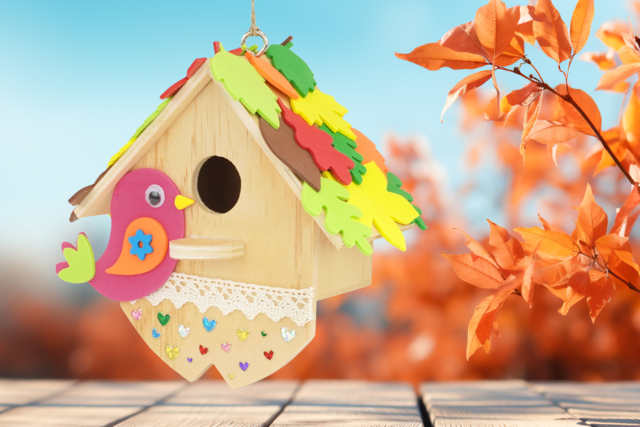 Nichoir décoratif pour l'automne - Nichoirs, mangeoires et refuges en bois à décorer - 10doigts.fr