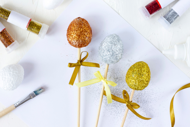 oeufs paillettes glitter - Oeufs de Pâques créatif - 10doigts.fr