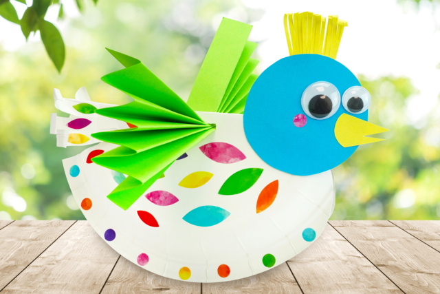 Oiseau rigolo avec une assiette en carton - Stickers fantaisies : personnalisez toutes vos créations - 10doigts.fr