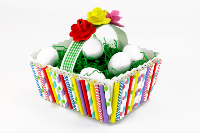 Panier de Pâques à décorer avec des pailles en carton - Paniers de Pâques - 10doigts.fr