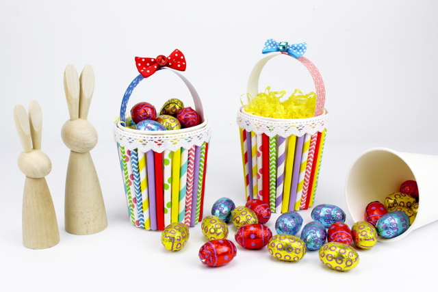 Panier de Pâques avec un gobelet en carton - Décorations de table - 10doigts.fr