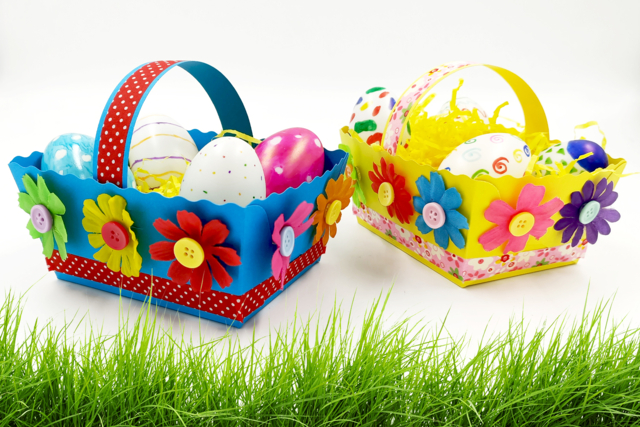 Paniers de Pâques fleuris - Raphia et fibres naturelles pour vos créations - 10doigts.fr