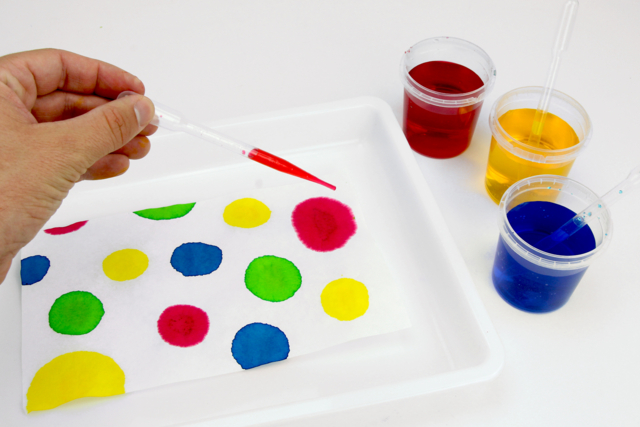 papier diffuseur filtre enfants - Papier diffuseur : la magie des couleurs qui se mélangent - 10doigts.fr