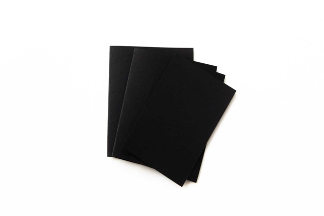 Papier épais noir, 21 x 29.7 cm, 300 gr - 10 feuilles - Papiers colorés - 10doigts.fr