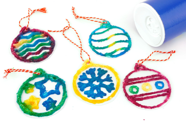 Peinture au sel : Boules de Noël - Encres liquides : la pureté de la couleur pour vos dessins - 10doigts.fr