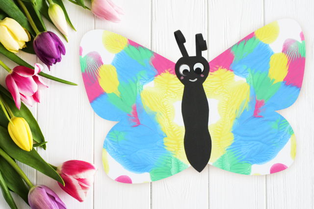 Peinture symétrique : le papillon - Peinture gouache 10doigts : la qualité professionnelle pour les enfants - 10doigts.fr