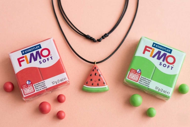 Pendentif pastèque kawaii en pâte Fimo - Fils pour bracelets brésiliens - 10doigts.fr