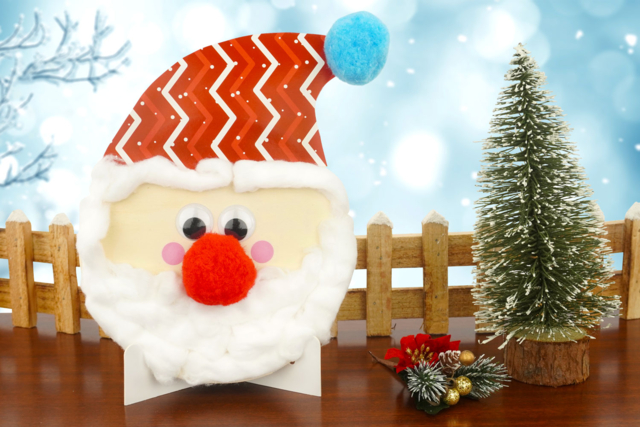 Père Noël avec des boules de coton - Pompons pour bricolage créatif - 10doigts.fr
