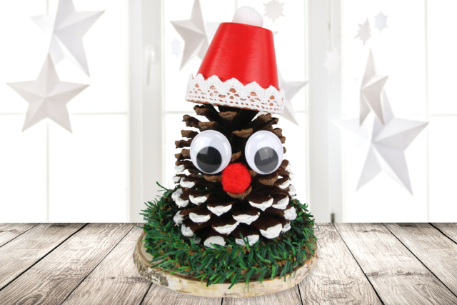 Père Noël avec une pomme de pin - Supports en céramique à décorer - 10doigts.fr