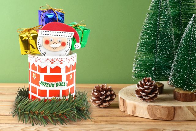 Père Noël dans la cheminée - Stickers mousse : donnez du volume à vos créations - 10doigts.fr