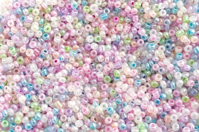 Perles de rocaille nacrées, couleurs assorties - 9000 perles - Perles Rocaille - 10doigts.fr