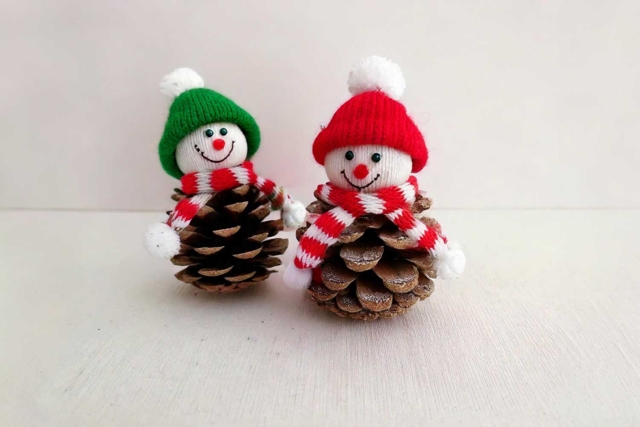 personnages de noel avec bonnet echarpes - Petites décorations de Noël - 10doigts.fr