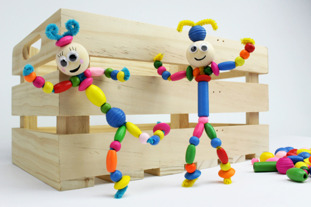 personnages rigolos en perles activité enfants - Jeux de construction - 10doigts.fr