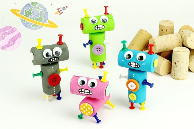 Petits robots en bouchons de liège - Yeux mobiles - 10doigts.fr