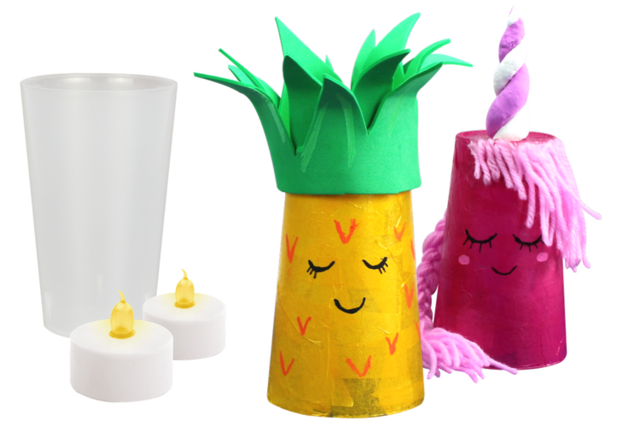 Photophores Ananas et Licorne avec des gobelets en plastique - Colles scolaires : bâton, blanche, gel et colle forte - 10doigts.fr