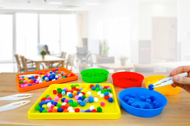 Plateaux multifonctions en plastique - 12 pièces - Palettes et rangements - 10doigts.fr