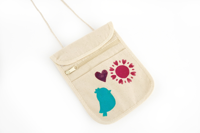 pochette coton pochoir oiseau - Pochoirs adhésifs : la solution parfaite pour des motifs nets et sans bavure - 10doigts.fr