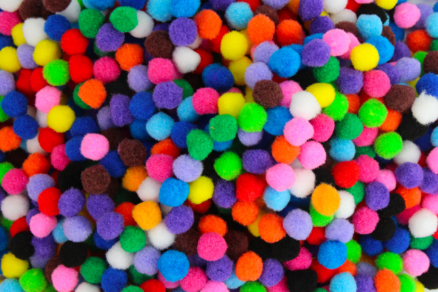 pompons ronds colorés - Pompons pour bricolage créatif - 10doigts.fr