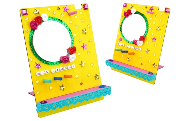porte bijoux couleurs vives - Boîtes et supports à bijoux : l'écrin de vos créations - 10doigts.fr