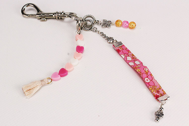 porte clé biais rose - Perles Verre - 10doigts.fr