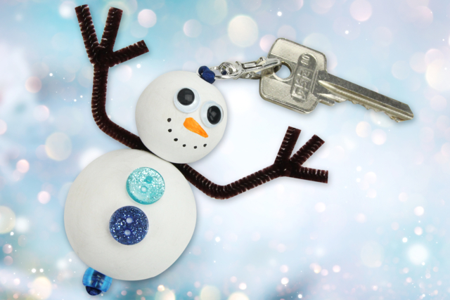 Porte-clés bonhomme de neige - Perles en bois - 10doigts.fr