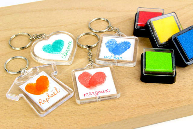 Porte-clés empreintes de doigts - Encreurs : une palette infinie de couleurs et de formats - 10doigts.fr