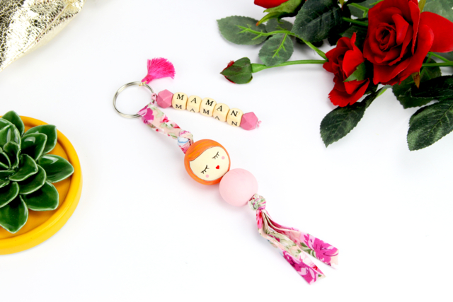 Porte-clés mignon en perles - MAMAN - Bijoux messages - 10doigts.fr