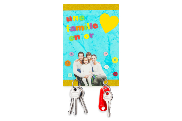 Porte-clés mural "une famille en or" - Adhésifs colorés et Masking tape - 10doigts.fr