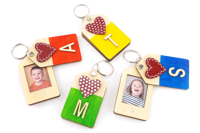 Porte-clés photo avec initiale - Bijoux et porte-clés en bois à décorer - 10doigts.fr