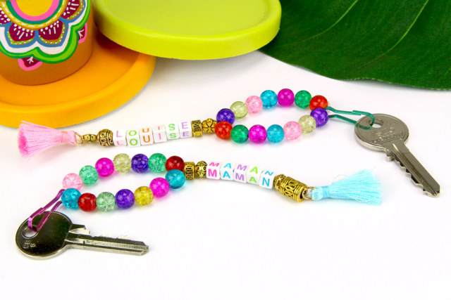 Porte-clés prénom pour la fête des mères - Perles Verre - 10doigts.fr