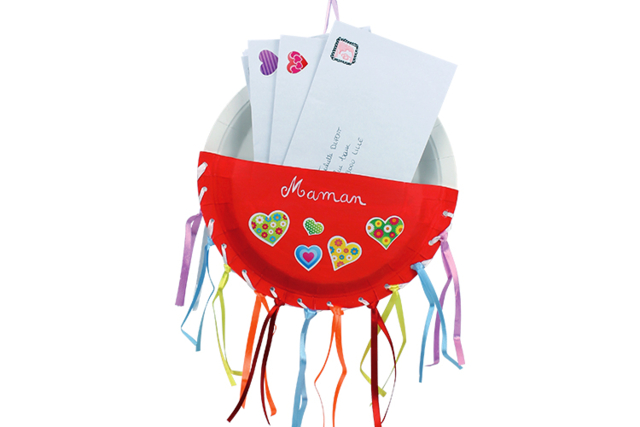 Porte-courrier avec assiettes en carton  - Vaisselle jetable et réutilisable - 10doigts.fr